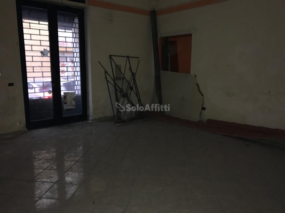 negozio in affitto a Caserta in zona Centro Città