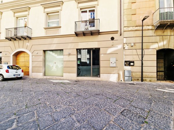 negozio in affitto a Caserta