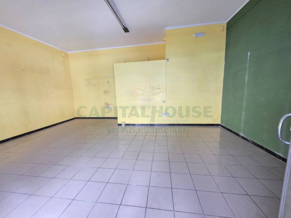 locale commerciale in affitto a Caserta in zona Acquaviva