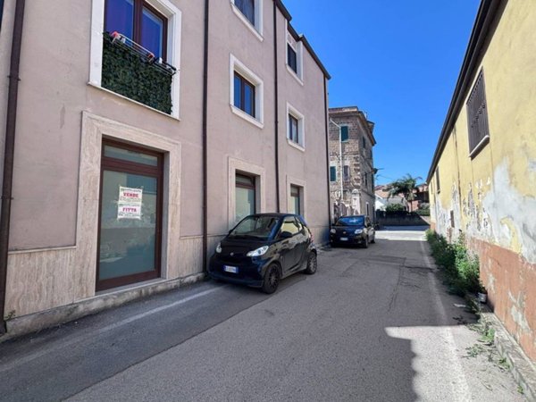 negozio in affitto a Caserta in zona San Leucio