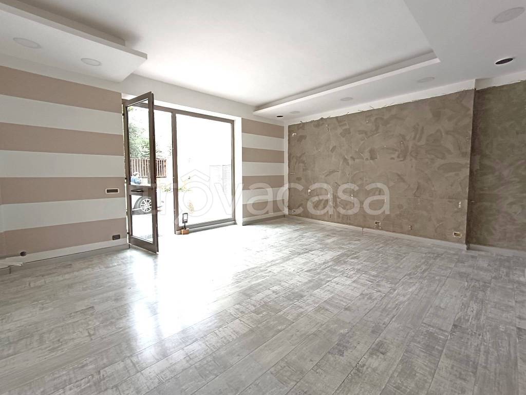 negozio in affitto a Caserta