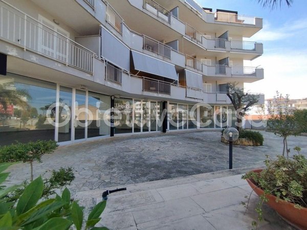 locale commerciale in affitto a Caserta in zona Acquaviva