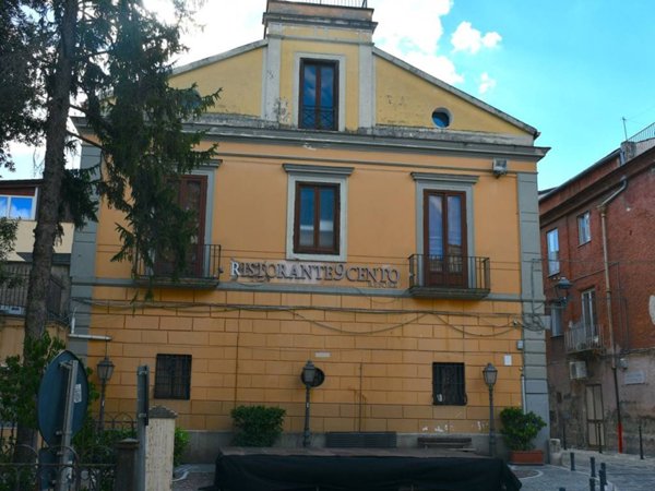 intera palazzina in affitto a Caserta in zona Centro Città