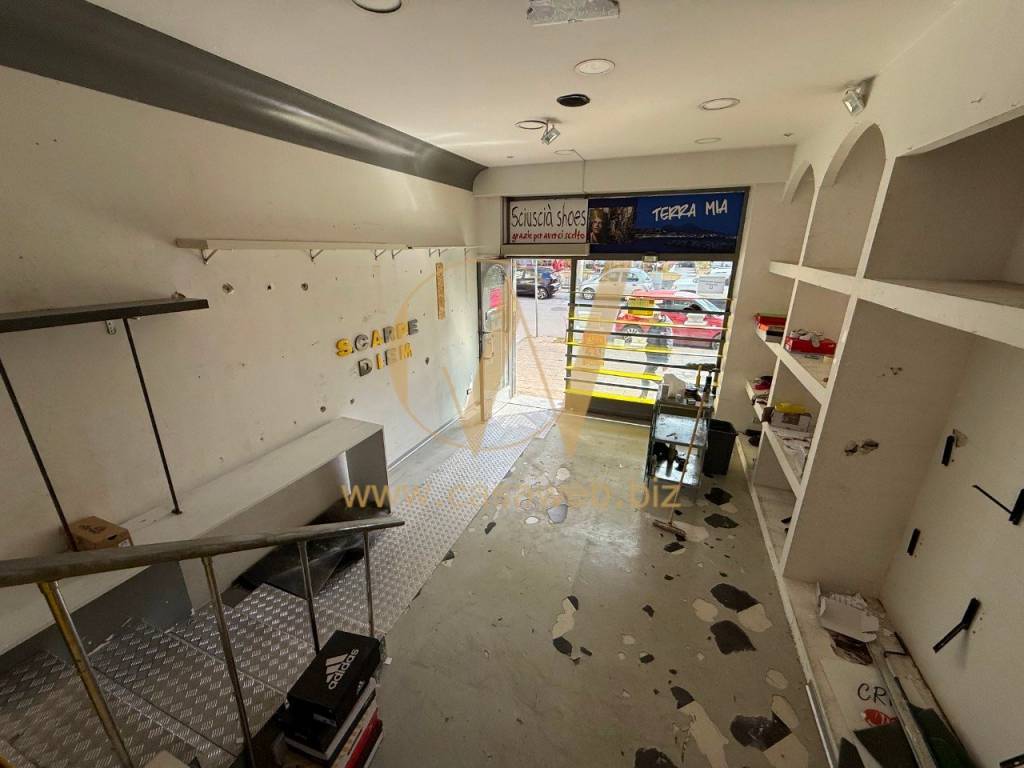 negozio in affitto a Caserta in zona Acquaviva