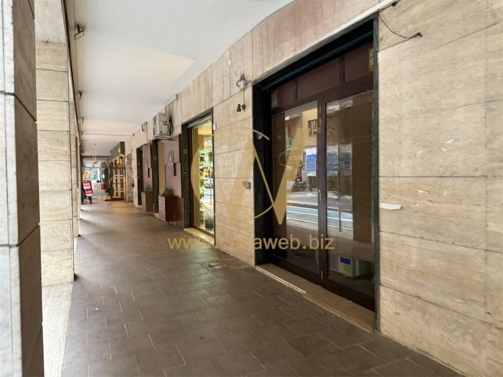 negozio in affitto a Caserta in zona Centro Città