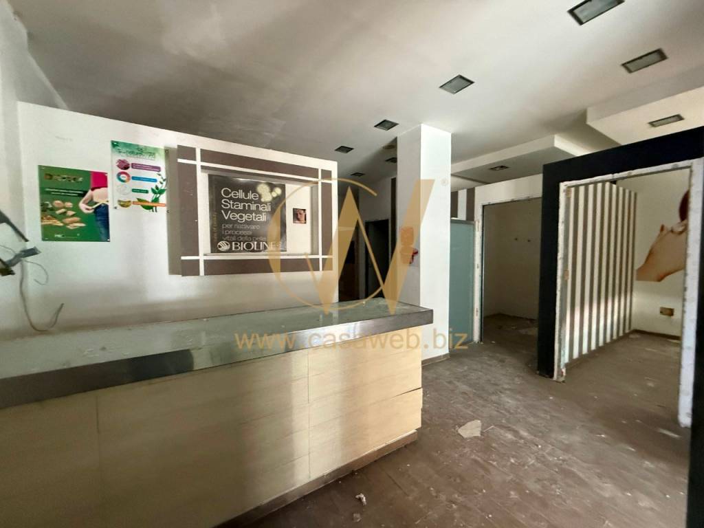 negozio in affitto a Caserta in zona Centro Città