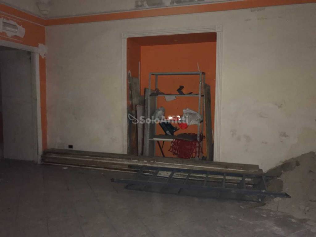 negozio in affitto a Caserta in zona Centro Città
