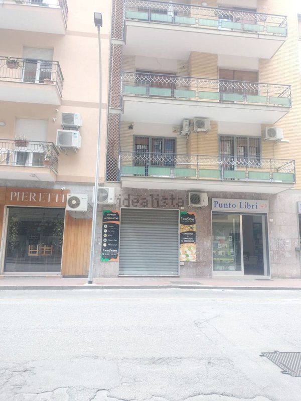 locale commerciale in affitto a Caserta in zona Ospedale