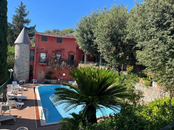 intera palazzina in vendita a Caserta