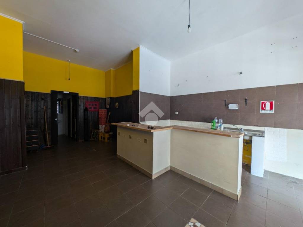 negozio in affitto a Caserta in zona Centro Città
