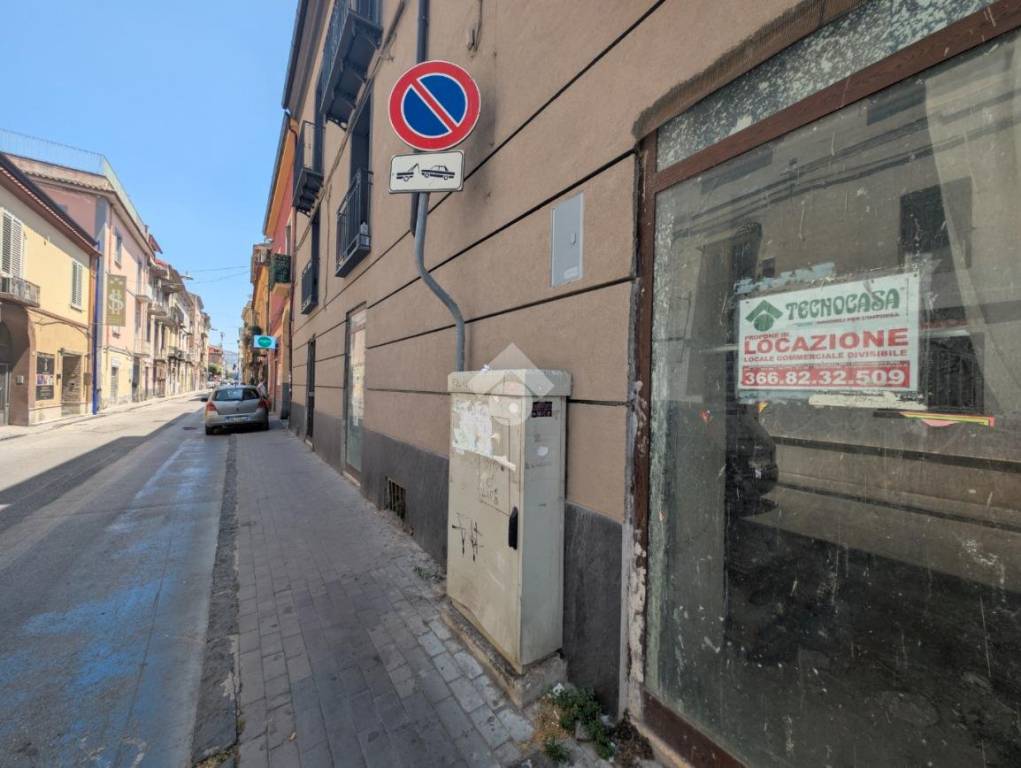 negozio in affitto a Caserta in zona Acquaviva