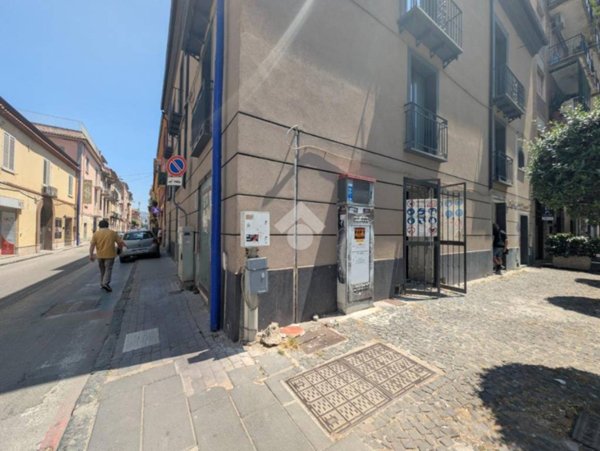 negozio in affitto a Caserta in zona Acquaviva