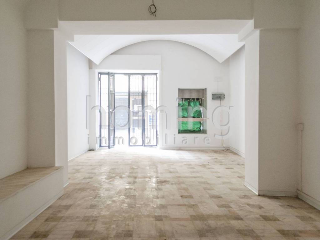 negozio in affitto a Caserta in zona Centro Città