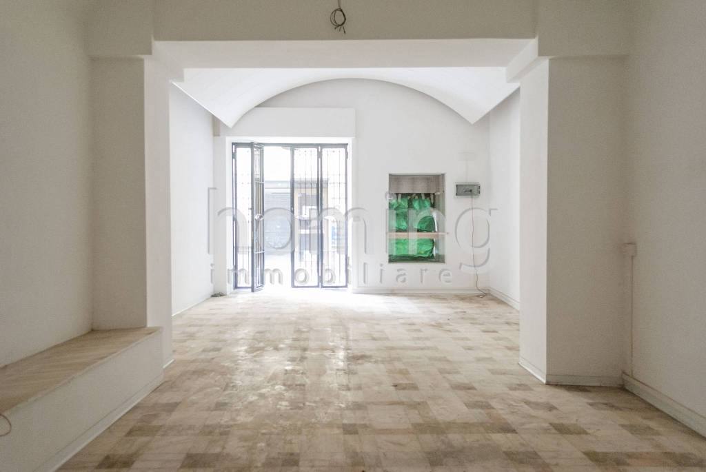 negozio in affitto a Caserta in zona Centro Città