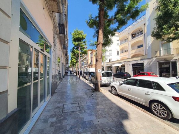 negozio in affitto a Caserta in zona Centro Città