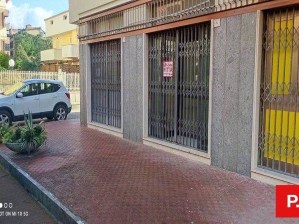 negozio in affitto a Caserta in zona Acquaviva