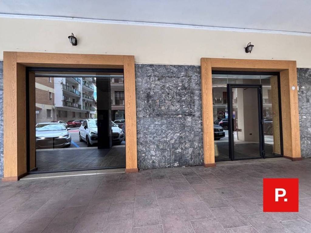 negozio in affitto a Caserta