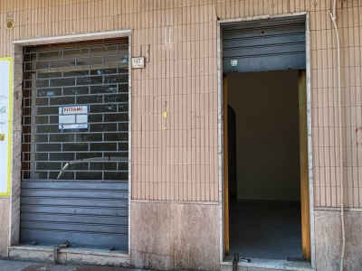 negozio in affitto a Caserta in zona Centro Città