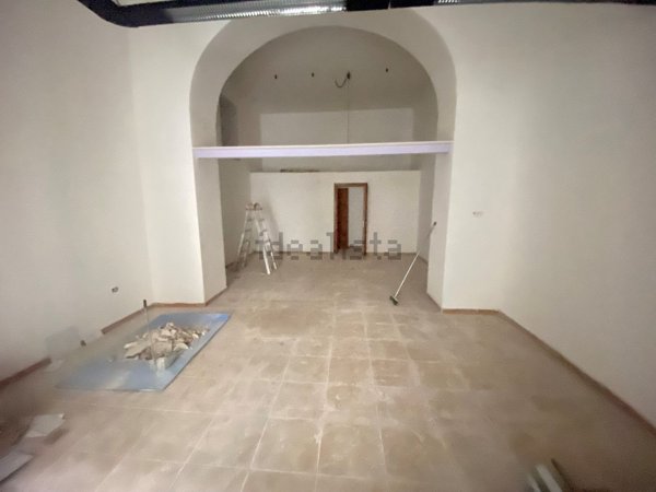 locale commerciale in affitto a Caserta in zona Acquaviva