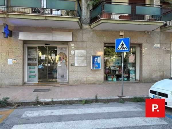 negozio in affitto a Caserta in zona Centro Città