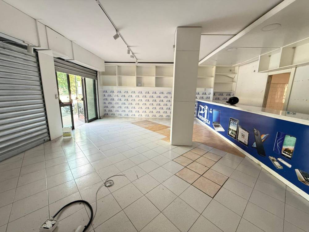 negozio in affitto a Caserta in zona Centro Città