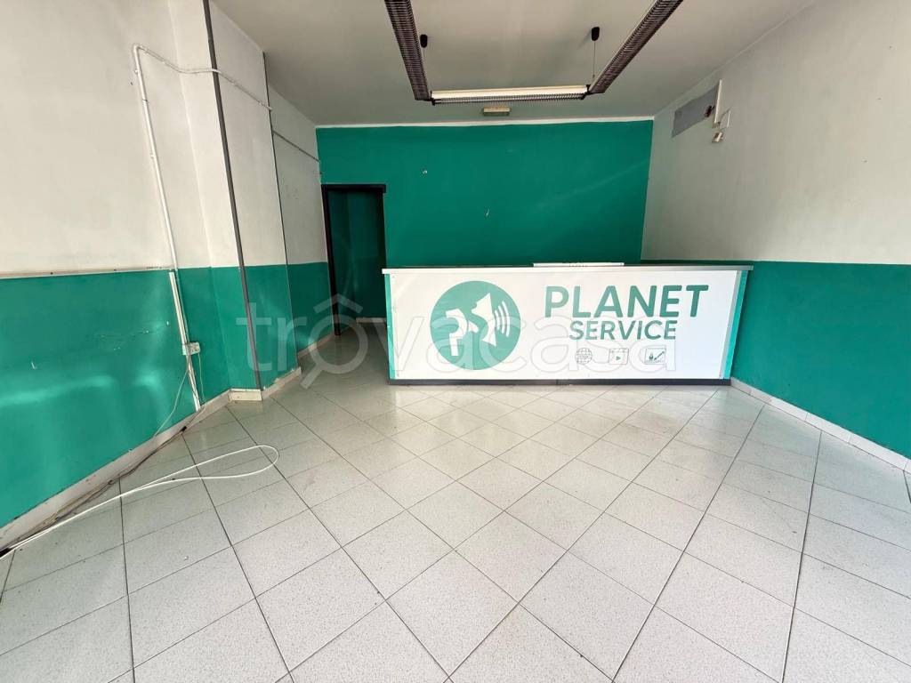 negozio in affitto a Caserta in zona Acquaviva