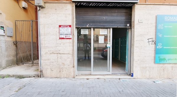 negozio in affitto a Caserta