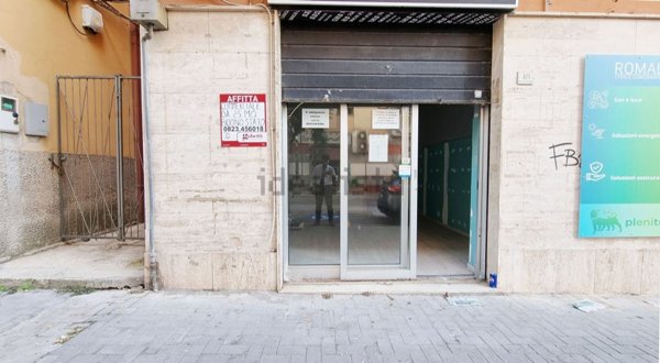 negozio in affitto a Caserta in zona Ospedale