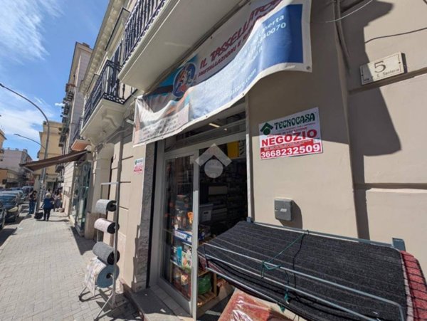 negozio in affitto a Caserta in zona Centro Città