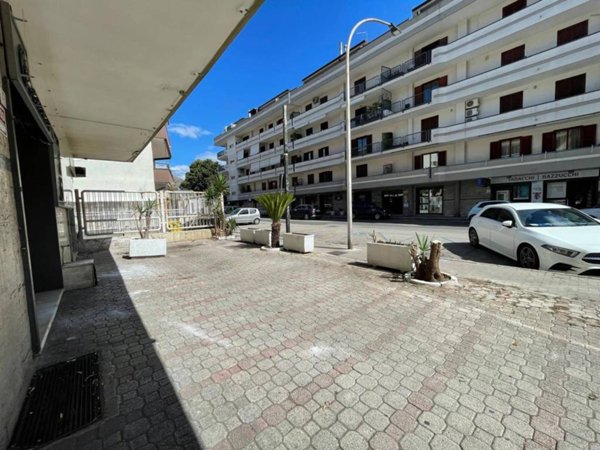 negozio in affitto a Caserta