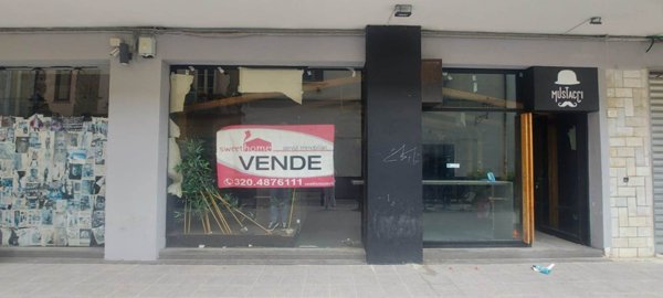 negozio in vendita a Caserta in zona Centro Città