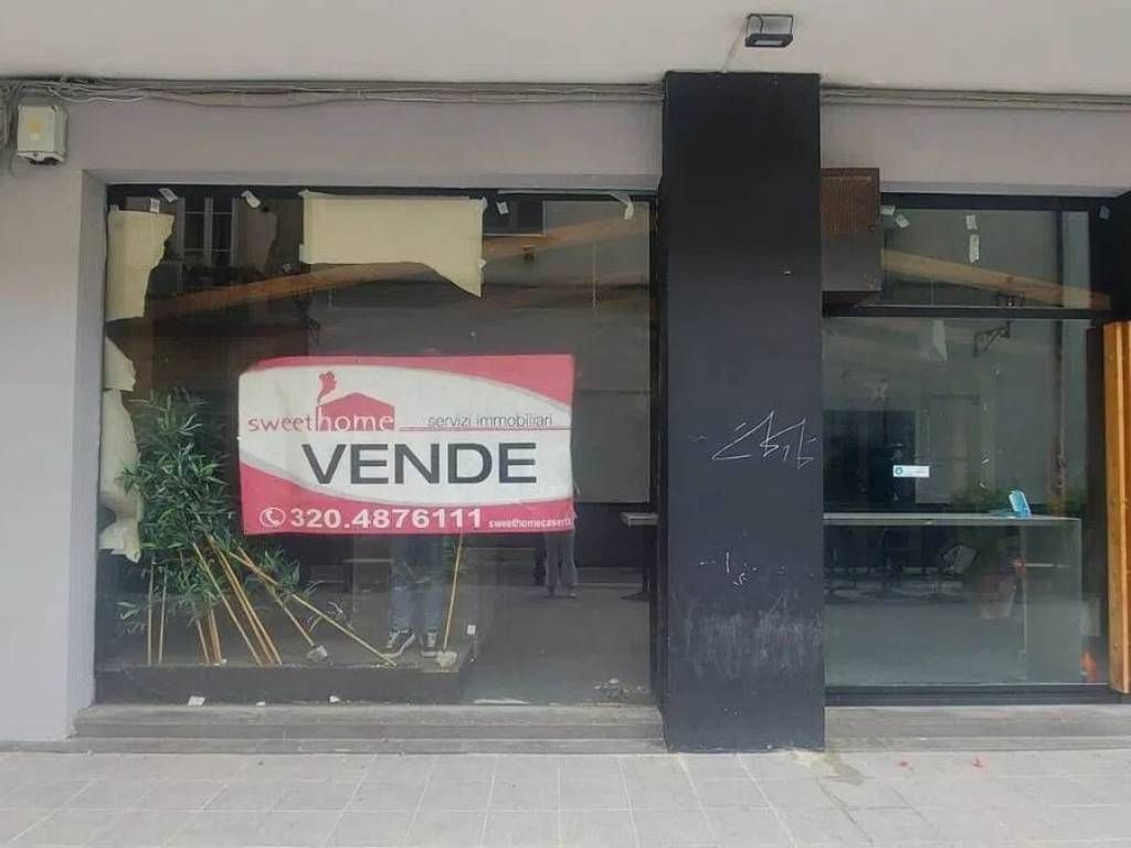 negozio in vendita a Caserta in zona Centro Città