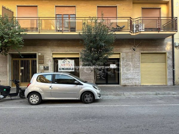 negozio in affitto a Caserta in zona Acquaviva