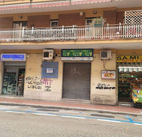 negozio in affitto a Caserta