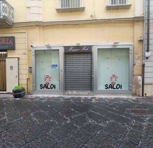 negozio in affitto a Caserta in zona Centro Città