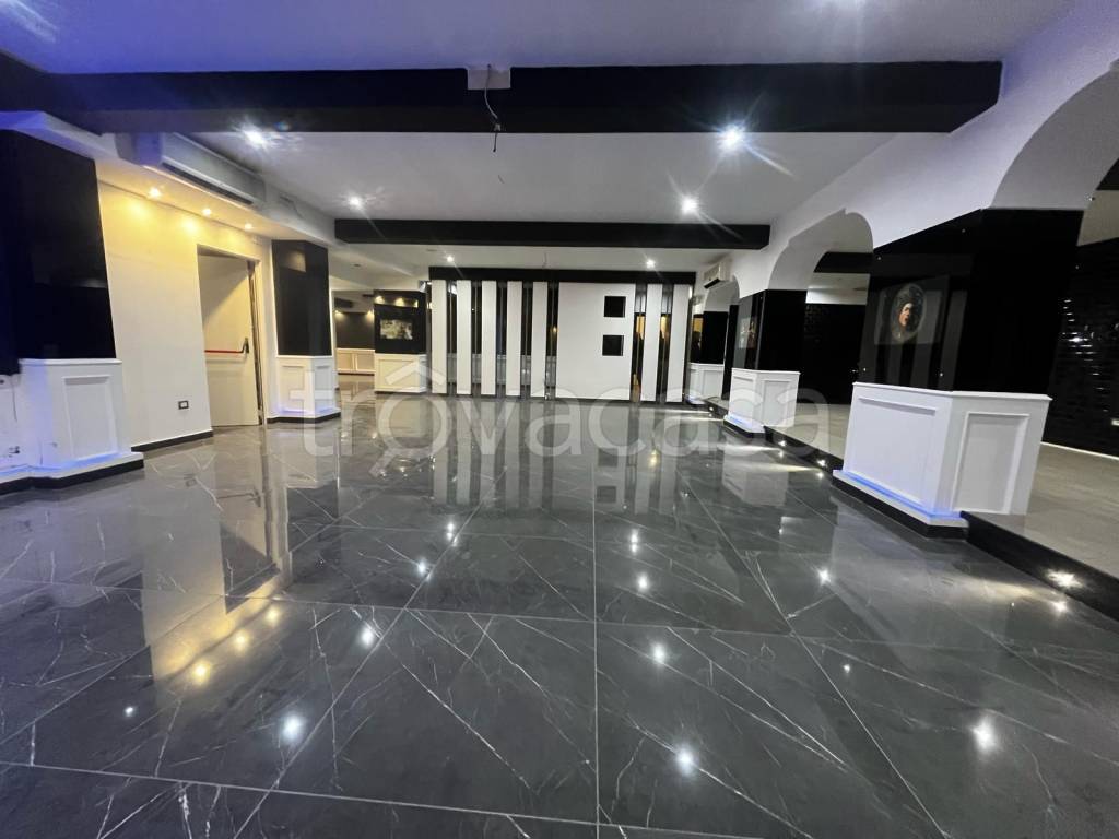 negozio in affitto a Caserta in zona Centro Città