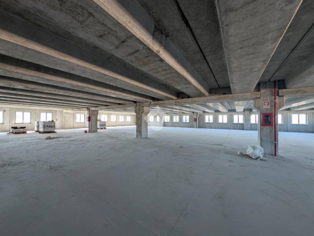 negozio in affitto a Caserta in zona Acquaviva