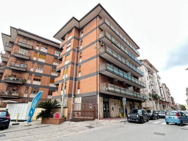 ufficio in affitto a Caserta in zona Acquaviva
