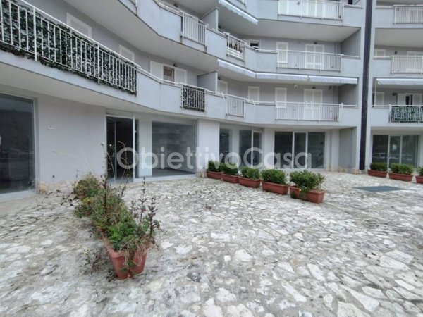 negozio in affitto a Caserta in zona Acquaviva