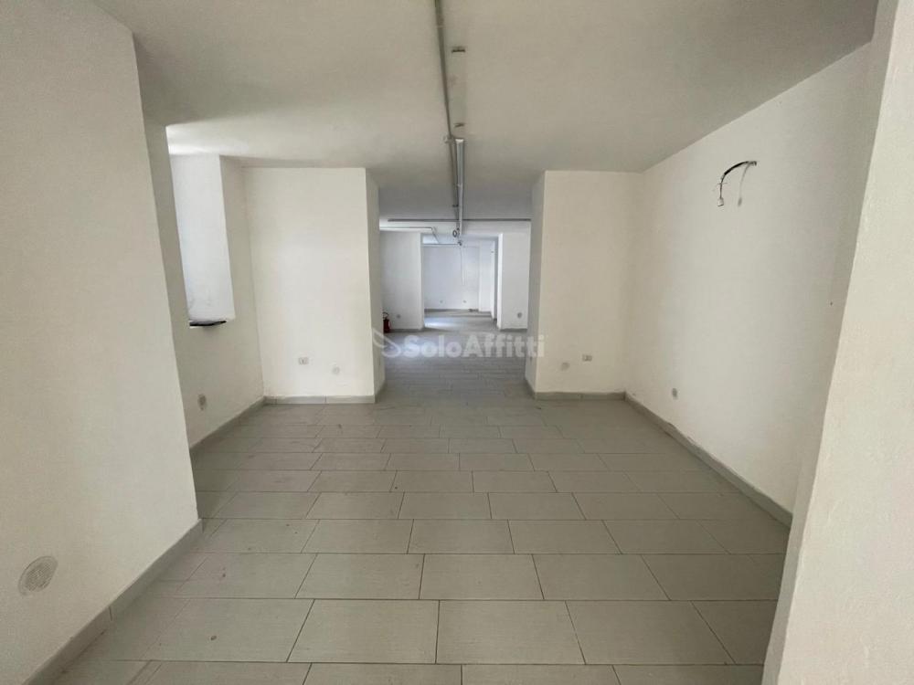 locale commerciale in affitto a Caserta in zona Centro Città