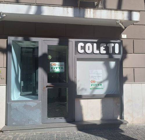negozio in affitto a Caserta in zona Centro Città
