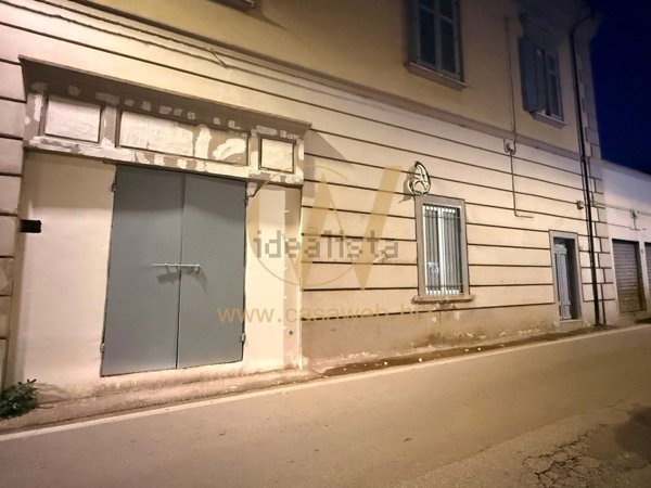 negozio in affitto a Caserta in zona Ospedale