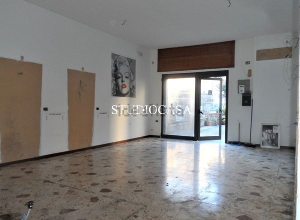 locale commerciale in affitto a Caserta in zona Acquaviva