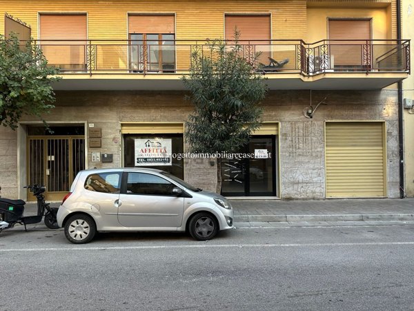 locale commerciale in affitto a Caserta in zona Acquaviva