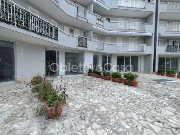 locale commerciale in affitto a Caserta in zona Acquaviva