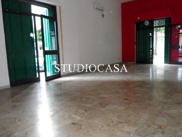 locale commerciale in affitto a Caserta in zona Acquaviva