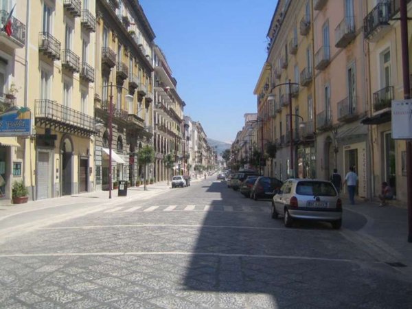 locale commerciale in affitto a Caserta in zona Centro Città