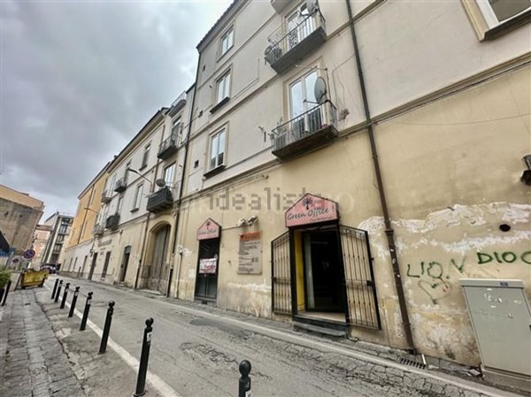 locale commerciale in affitto a Caserta in zona Acquaviva