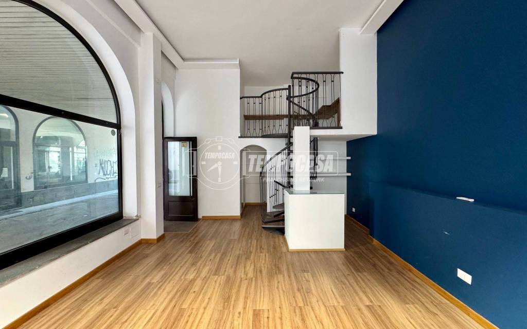 negozio in affitto a Caserta in zona Centro Città