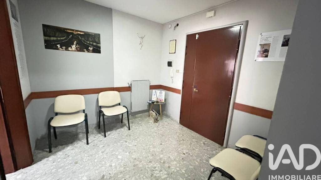 ufficio in affitto a Caserta in zona Acquaviva